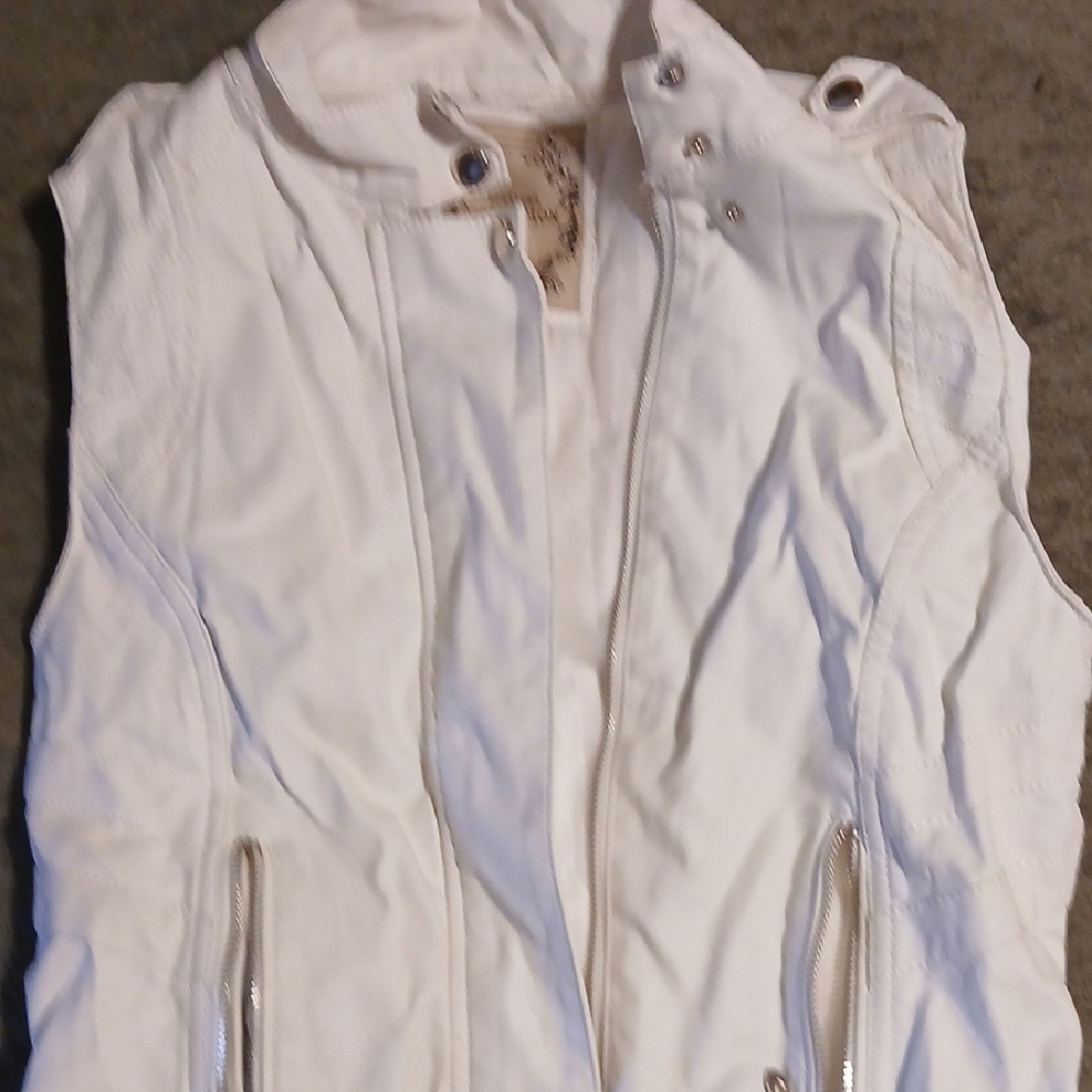 Chic White Sleeveless Women's Vest